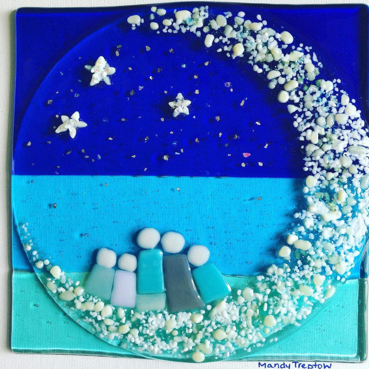 treptowglass's tweet photo. Here a special commission, a surprise gift from a husband to his wife, depicting their family with some very special symbolisms in the three stars in the Sky. ❤️

#commission #stars #starrysky #nightsky #stillbirth #family #familypicture #miscarriage #memories #remembering #love https://t.co/rDDC5dSvyZ