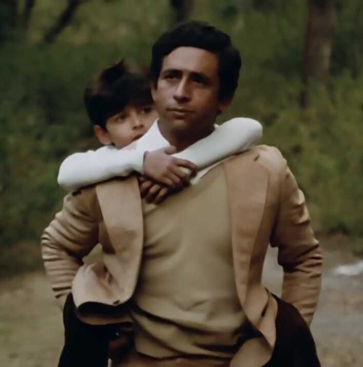 9. Masoom (1983): "जीने के लिए सोचा ही नहींदर्द संभालने होंगेमुस्कुराये तो, मुस्कुराने केक़र्ज़ उतारने होंगे"A story of love, jealousy, self-realization, forgiveness. One of the finest Bollywood movies.