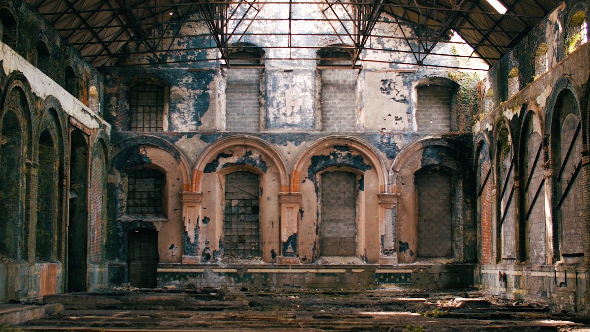 The pit’s Power House, which once roared with the sound of engines, today lies in deafening silence.