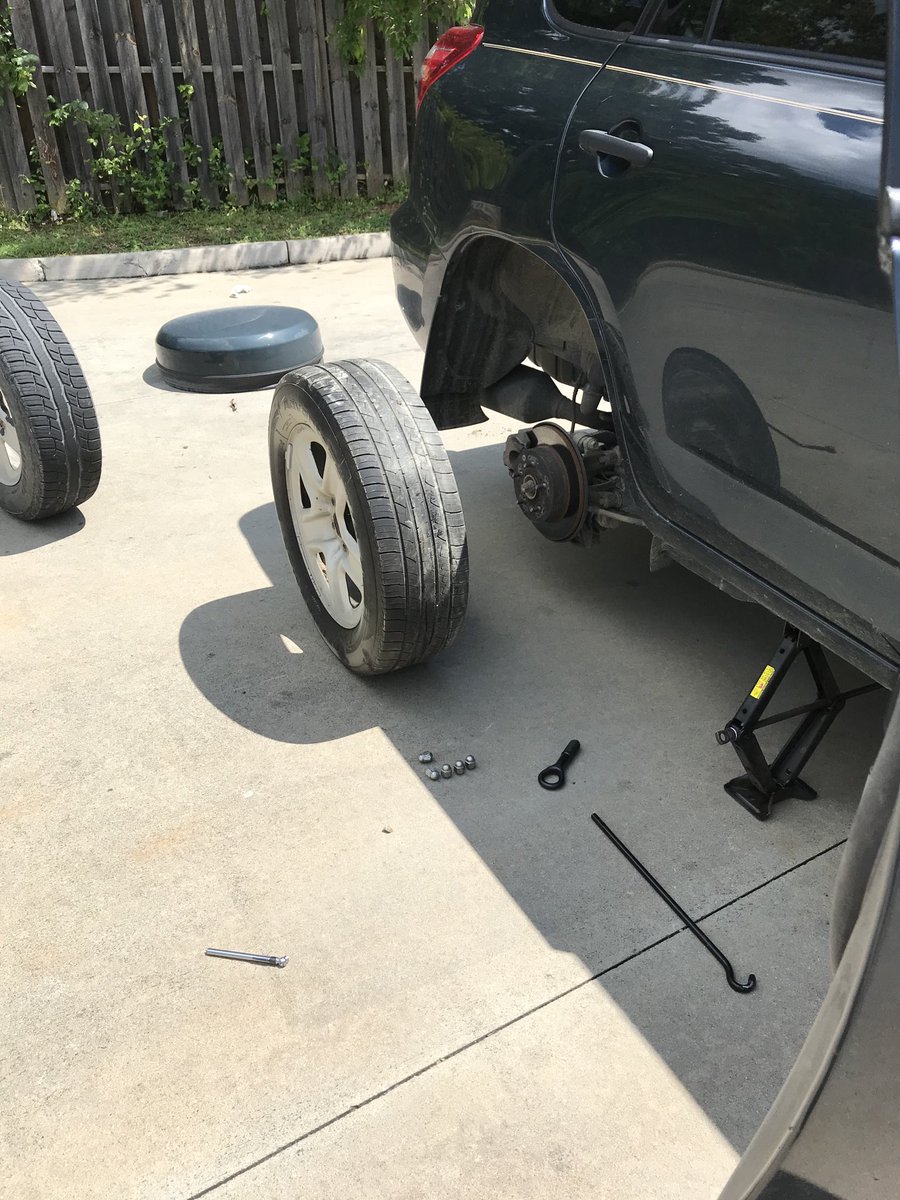 MeganAtthowe's tweet photo. Instead of a trunk full of Velcro and laminate, my back to school essentials this year are flexibility, persistence, patience, and creativity. Beginner’s mind enjoys trying new things and finding solutions. YES my tire is flat, AND I can change it— just watch. #wegotthis https://t.co/VmnnSSH2pk