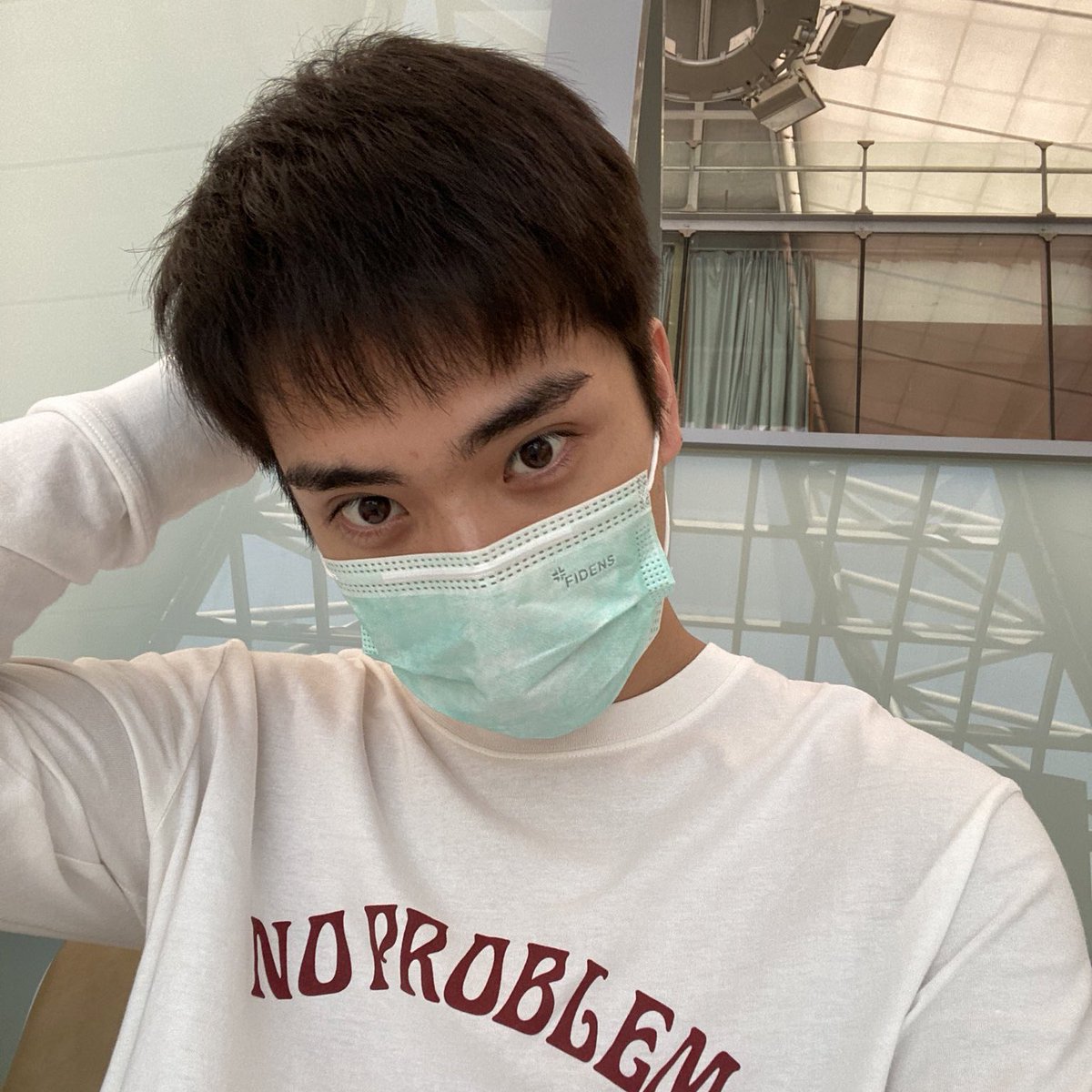 inlovewithTEE's tweet photo. I'm fresh, I'm hood, I look good, 
I look like bae 💛✨
🙏🏻 @Tee_Jaruji
#TEeThanapon #tee_jaruji #teejaruji #solarboysproject #teeteesupporter #เต้ตี๋ชู้รักเรือล่ม #SBFIVE #inlovewithTEE https://t.co/Q3fgRqmYZj