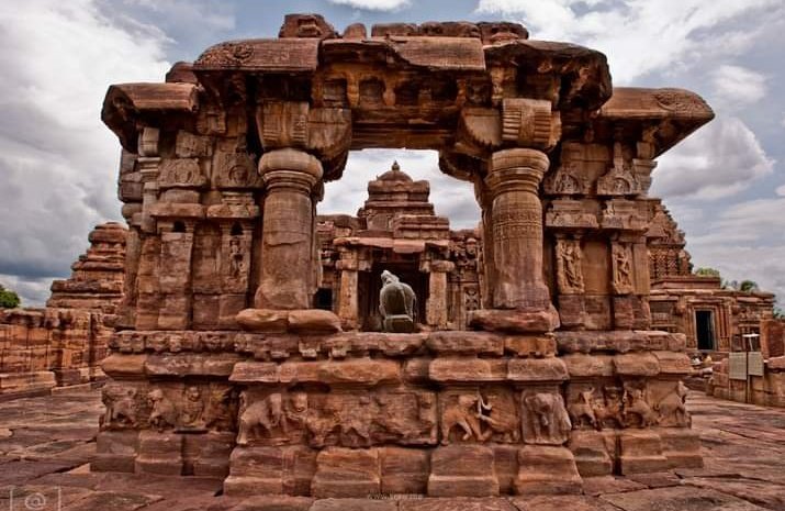  #Pattadakal : The Abode of Chalukya Art. The site where Chalukyan rulers were crowned as Kings.Vikramaditya VI (1076–1126 CE) was famous ruler had d longest reign western chalukyas dynasty. Noted fr his patronage of art & litrature his court adorned wt Kannada, sanskrit poets.