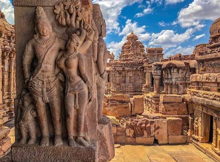  #Pattadakal : The Abode of Chalukya Art. The site where Chalukyan rulers were crowned as Kings.Vikramaditya VI (1076–1126 CE) was famous ruler had d longest reign western chalukyas dynasty. Noted fr his patronage of art & litrature his court adorned wt Kannada, sanskrit poets.