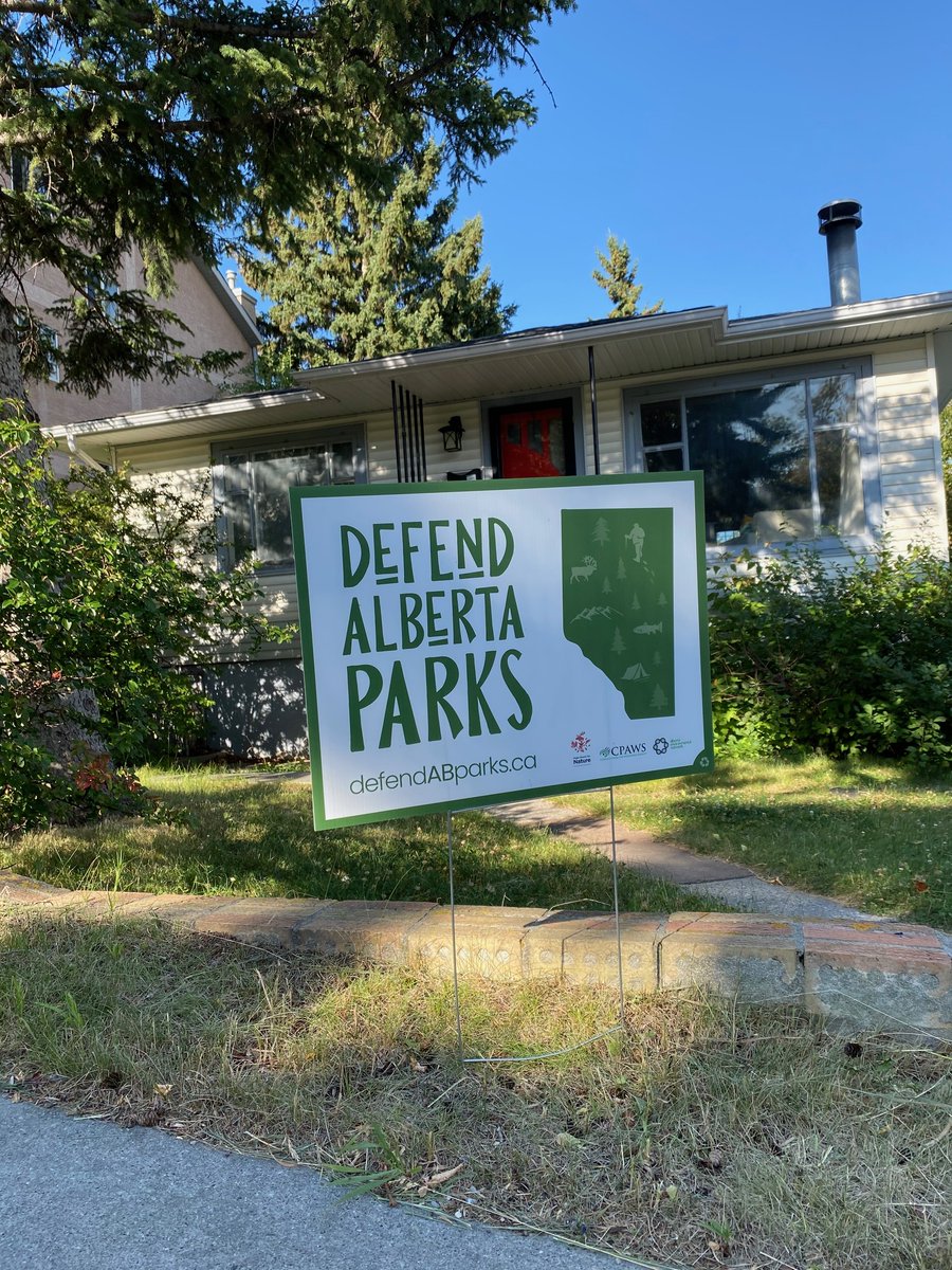 DefendABParks's tweet photo. Becky from #yyc sent us this picture of her new #DefendABParks lawn sign. Have you received your lawn sign already? if so, share/send us a picture! #IUseABParks #ILoveABParks #Dontgobreakingmyparks https://t.co/MRGafIJkxb