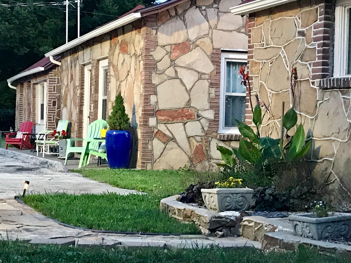 CourtMotor's tweet image. It’s a quiet night at the Rockwood.#LifeOnRoute66