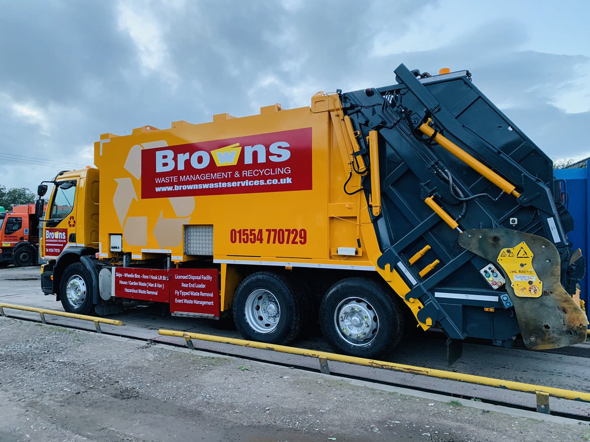 Our new commercial waste vehicle, out and about servicing our wheelie bin customers.  Please call us for a competitive quote