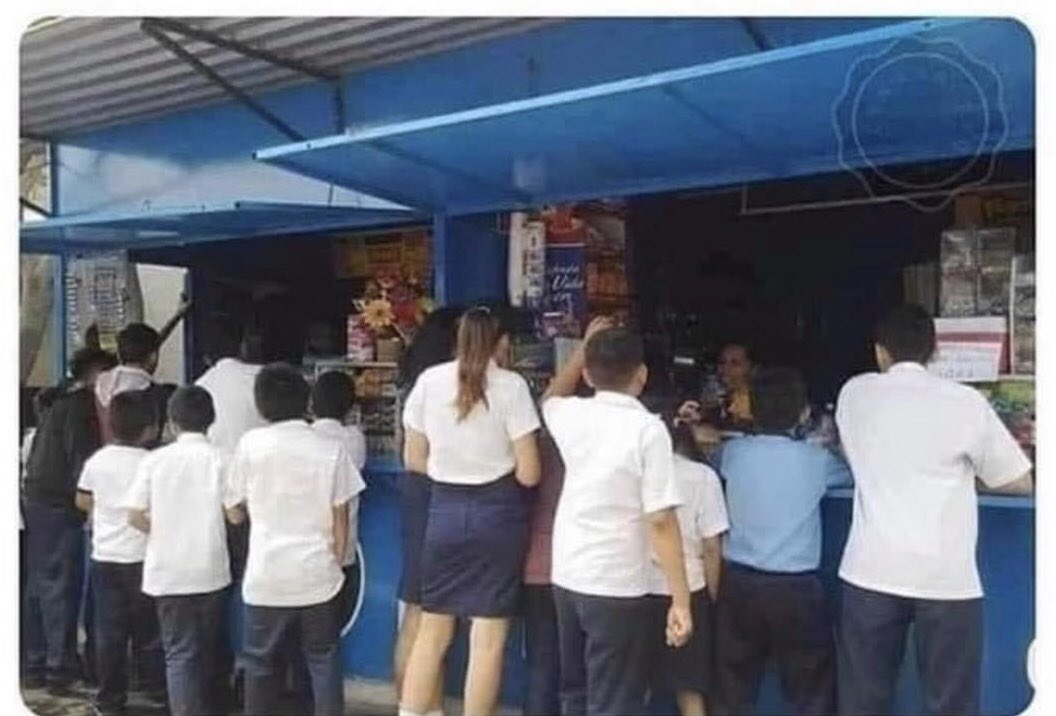MinorTwitero's tweet photo. ¿Si pudieran volver a la soda de tu escuela, que pedirían? https://t.co/B5aXjH69ca
