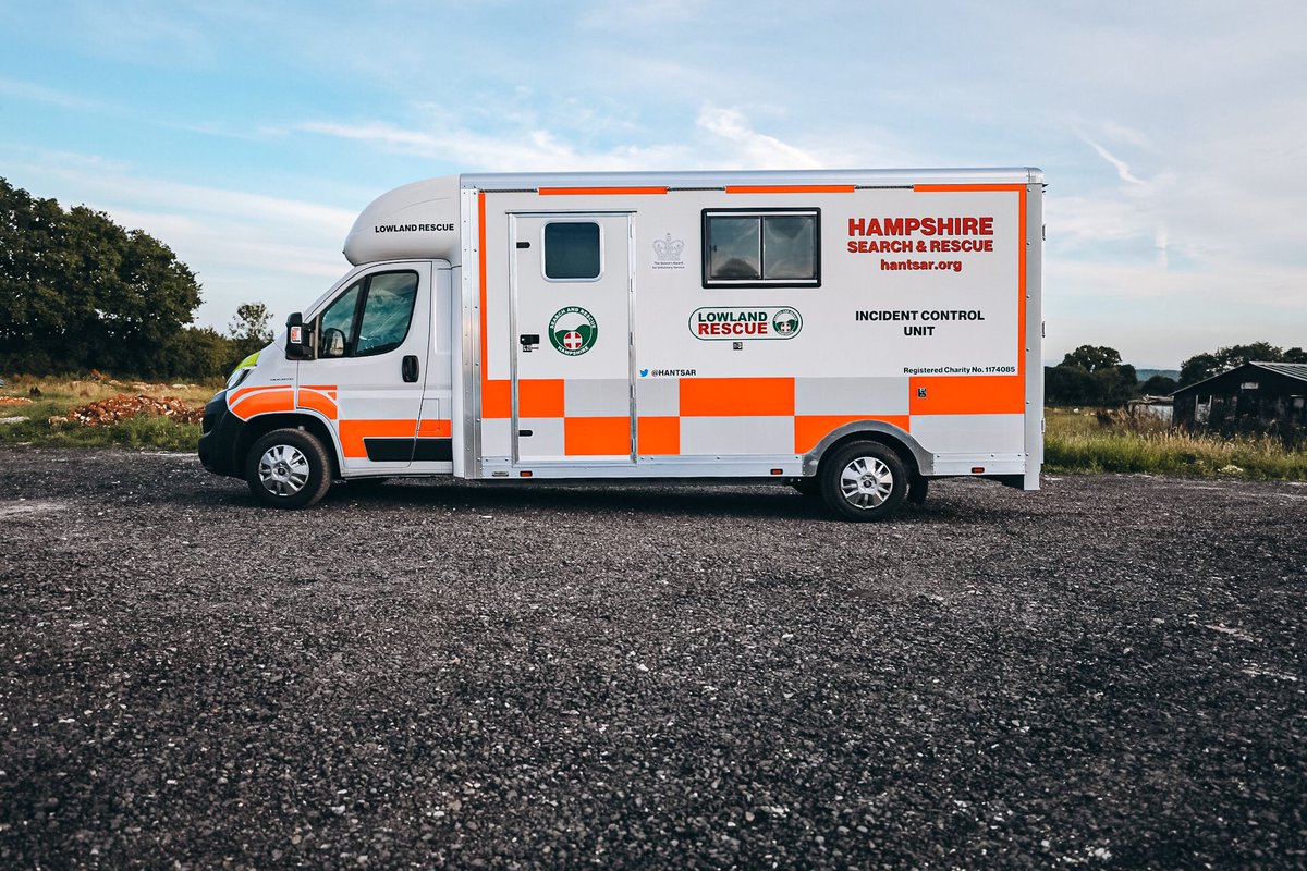HANTSAR's tweet photo. Lots of progress on our new Incident Control Unit but its all boring wiring... so here is a side shot to keep you all happy!

#newvan #icu #incidentcontrol #hampshire #hantsar #searchandrescue #sar #maximover https://t.co/0IYYbXWz87