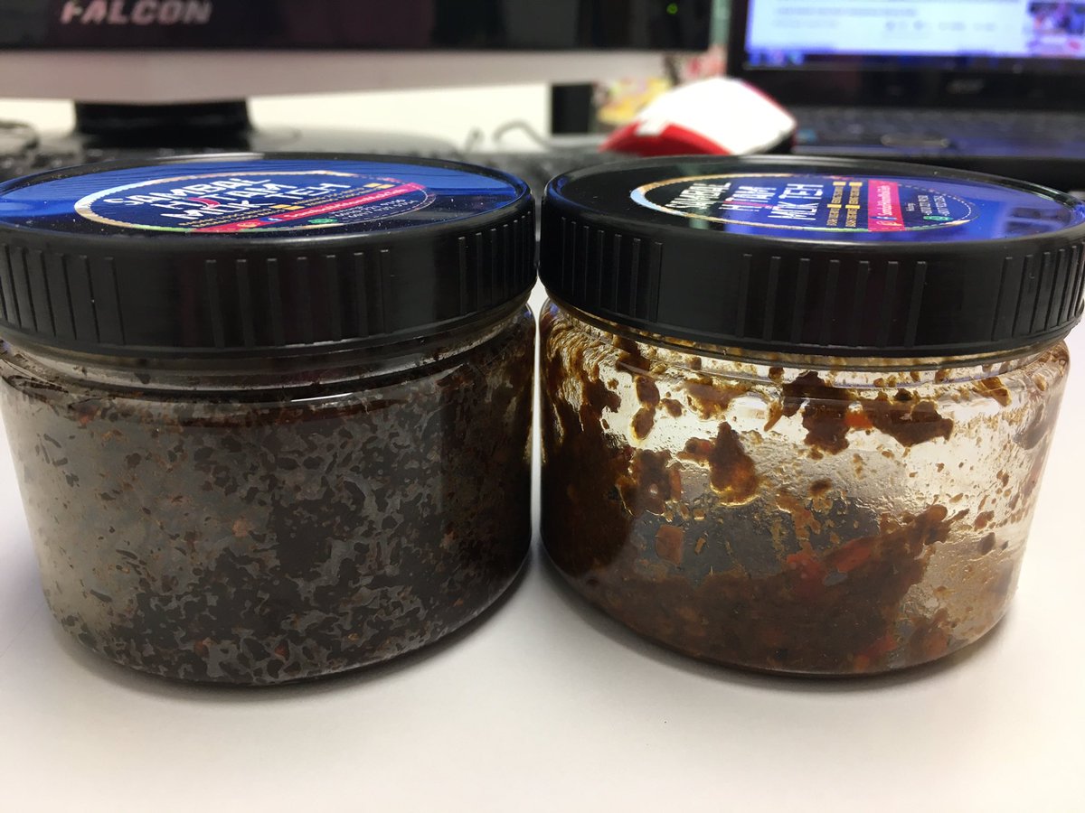 parajamaludin's tweet image. Sebenarnya aku lapar. Nasi dah habis. Roti tak bawak. Ginilah dia. Kunyah sambal.Pedas pun nak makan lagi. #Sambalhitammokteh ni tak masam sangat, sebab aku bukan orang pahang pior, tak suka sambal hitam masam. Kalau nak sambal masam baik aku cedok asam jawa. Sorry omPahang pior.