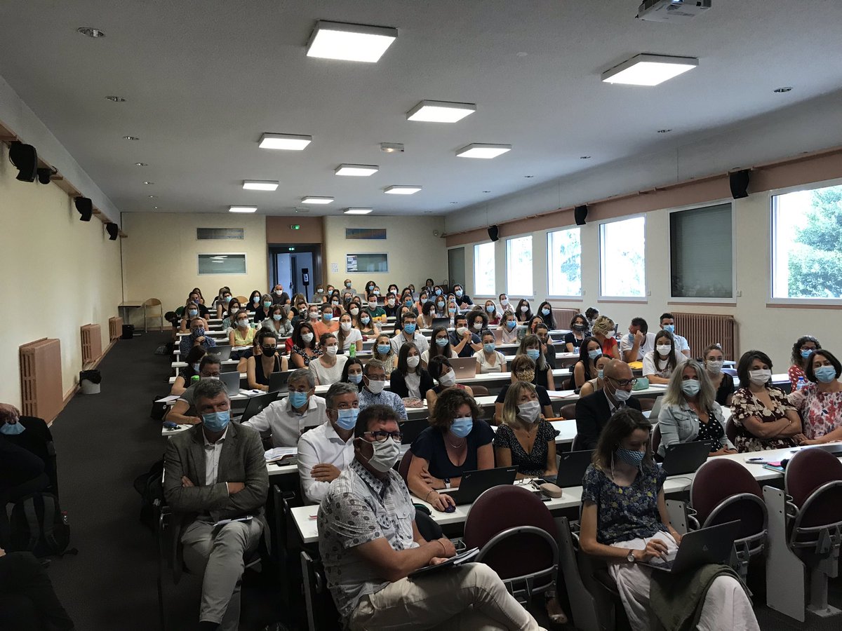 DasenLoire's tweet photo. La rentrée des professeurs stagiaires dans #Loire bienvenue dans notre belle maison @education_gouv @academielyon @INSPELyon une journée dense en apport pour penser sa classe. https://t.co/LrSV3uqDxa