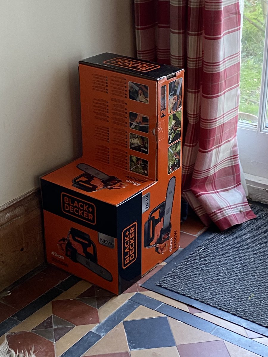 My AirBnb host in a village in Cornwall deep countryside is really kind.She even left me Wodehouse and Faulkner on my bed. But there is a new chainsaw, still boxed, at the bottom of the stairs of my bedroom.Why? 