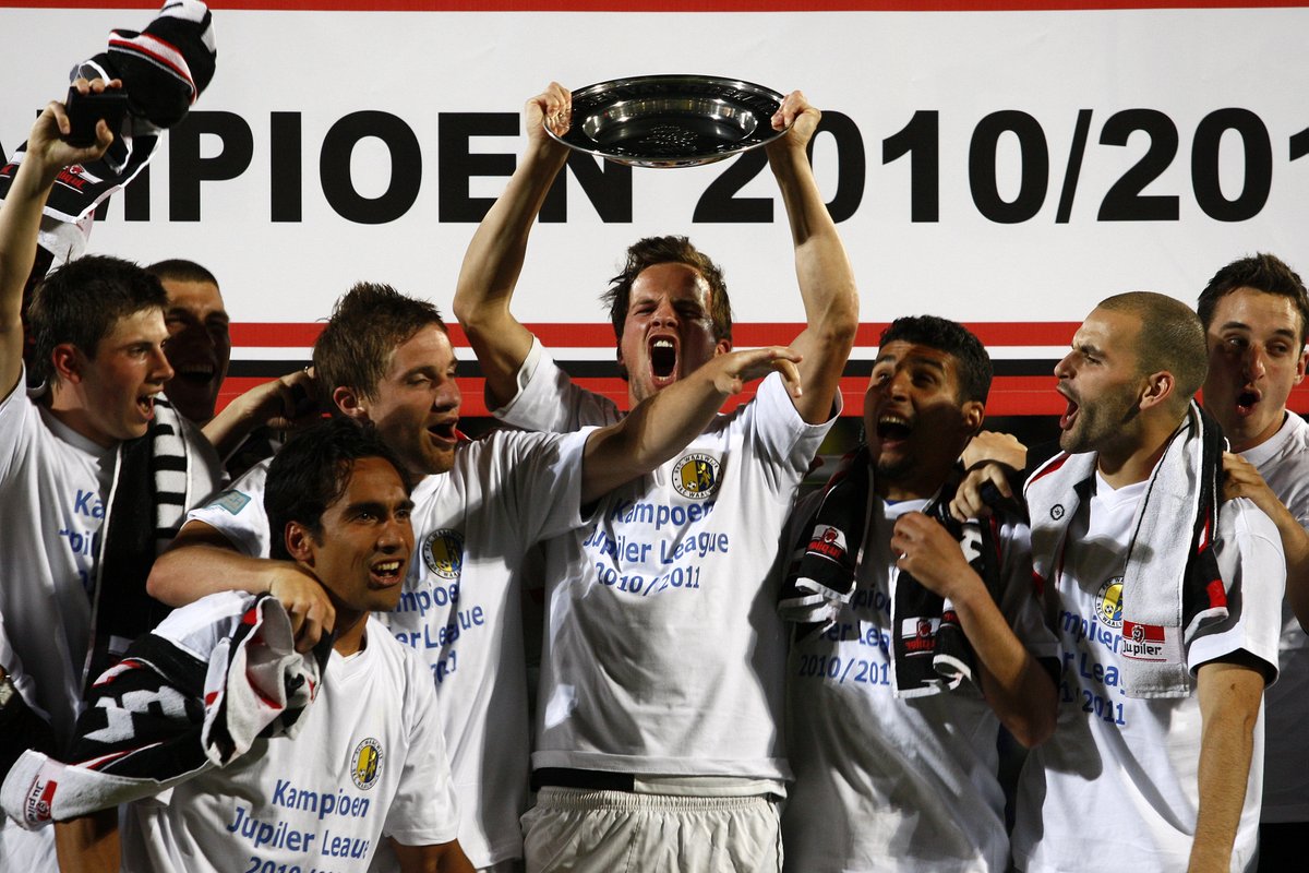 RKCWAALWIJK's tweet image. 📣 𝙊𝙥𝙧𝙤𝙚𝙥!

💛💙 Wat is jouw allermooiste herinnering uit 8️⃣0️⃣ jaar #RKC? Laat het ons in de comments weten!