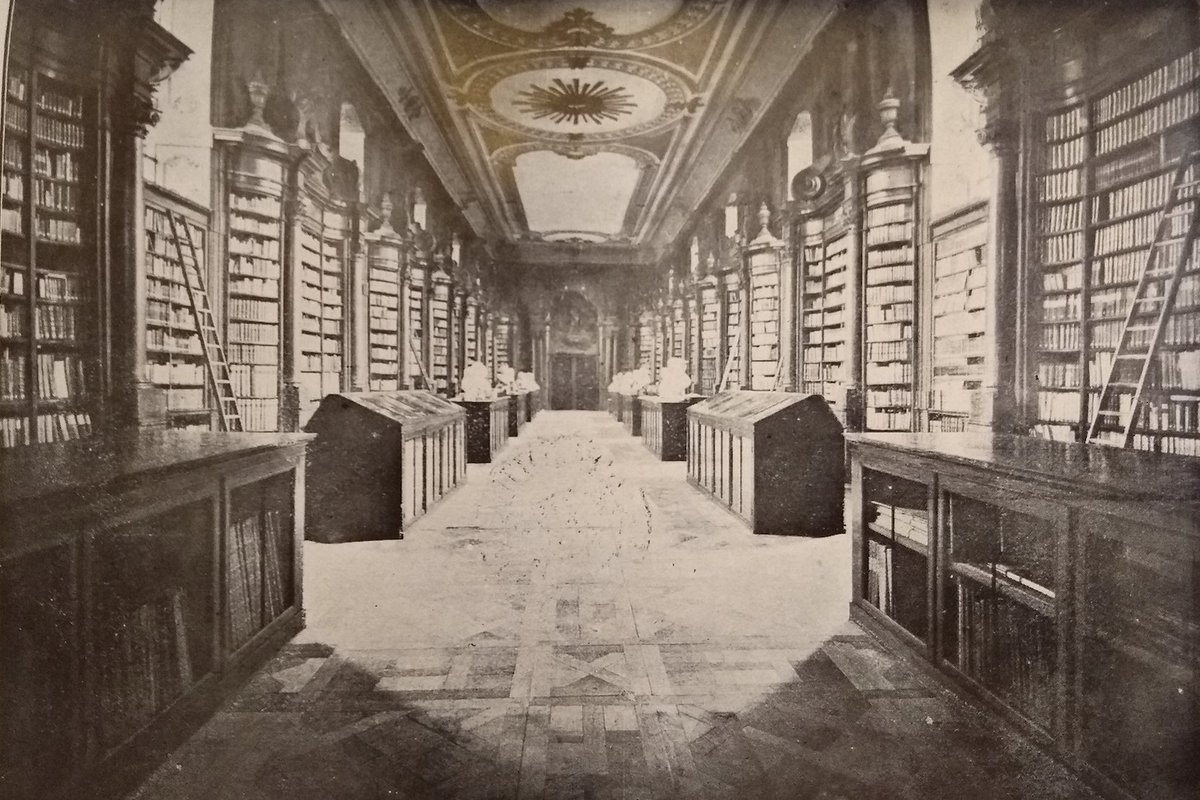 Through the night of 25/26 August 1914 German troops who had marched into neutral Belgium and occupied Louvain (Leuven) set fire to the University Library - a great institution & collection, one of Belgium's national cultural & intellectual treasures  #Burningthebooks 1/5