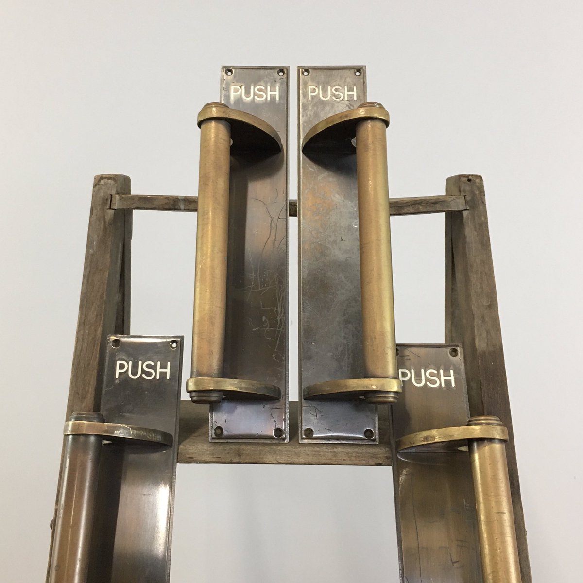 RailwayCotAntiq's tweet image. Fresh from an old Department Store comes this collection of 8 “Push” door handles. 
An ideal interior design piece, or buy them all and open your own Maternity Unit! 👶🏼😏

DM for price
RailwayCottageAntiques.com
#doorhandles #pushplate #departmentstoredecor #vintagedoorhandles