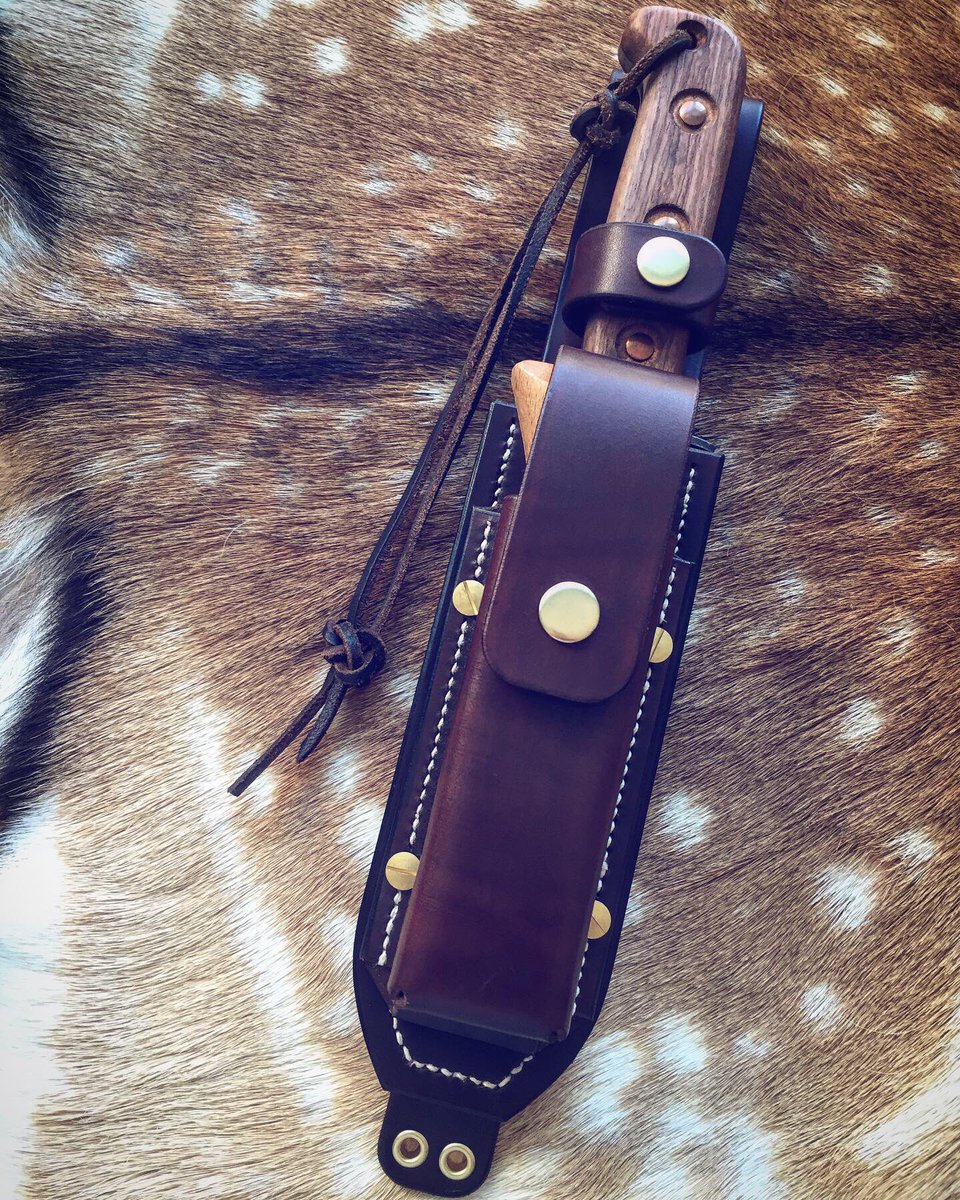 PDBushcraft's tweet image. Custom dual sheath just finished for a MOD survival knife and an opinel 12 folding saw. The sheath for the saw is detachable and has it’s own belt loop on the rear. Hand dyed in Chestnut Brown with Brass fittings.. my most popular combination 😁