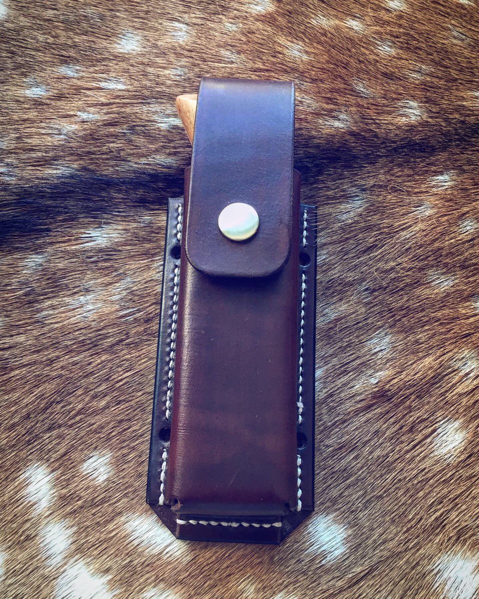 PDBushcraft's tweet image. Custom dual sheath just finished for a MOD survival knife and an opinel 12 folding saw. The sheath for the saw is detachable and has it’s own belt loop on the rear. Hand dyed in Chestnut Brown with Brass fittings.. my most popular combination 😁