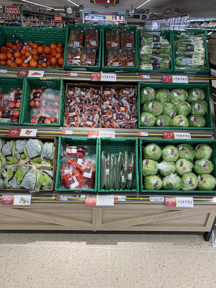 _westie1970's tweet photo. Fantastic Produce display in Ryde this morning #LovingLargeStores @ColinHayward20 @rickman_julian @PeterBatt3 @coopuk https://t.co/Pp1CwxcRg9