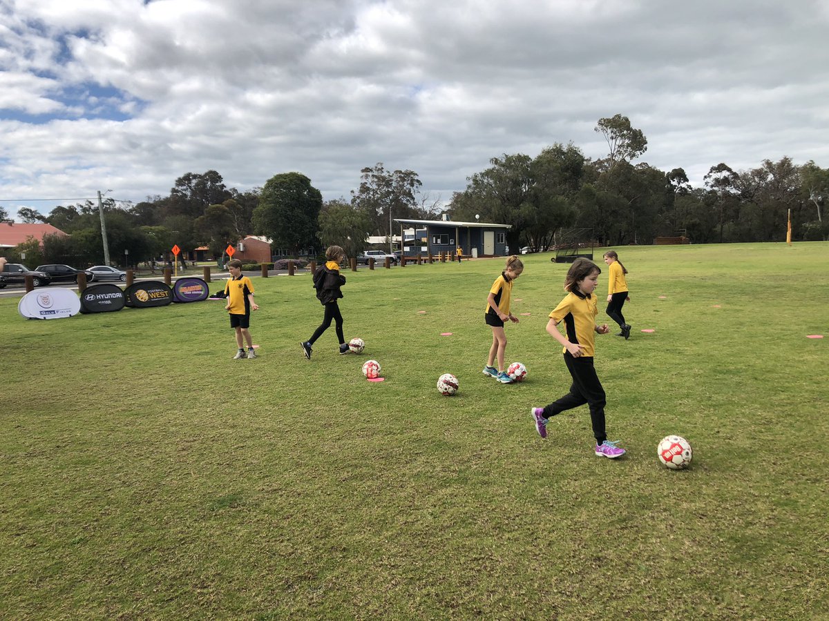 propatoTrainer's tweet photo. Awesome 👏 session at Capel Primary School 🏫⚽️🇦🇺 #development #LNJSA #capel
Football West ⚽️
Football West - Leeuwin Region👌
Leeuwin Naturaliste Junior Soccer Association👏 https://t.co/paqH0YO6M3