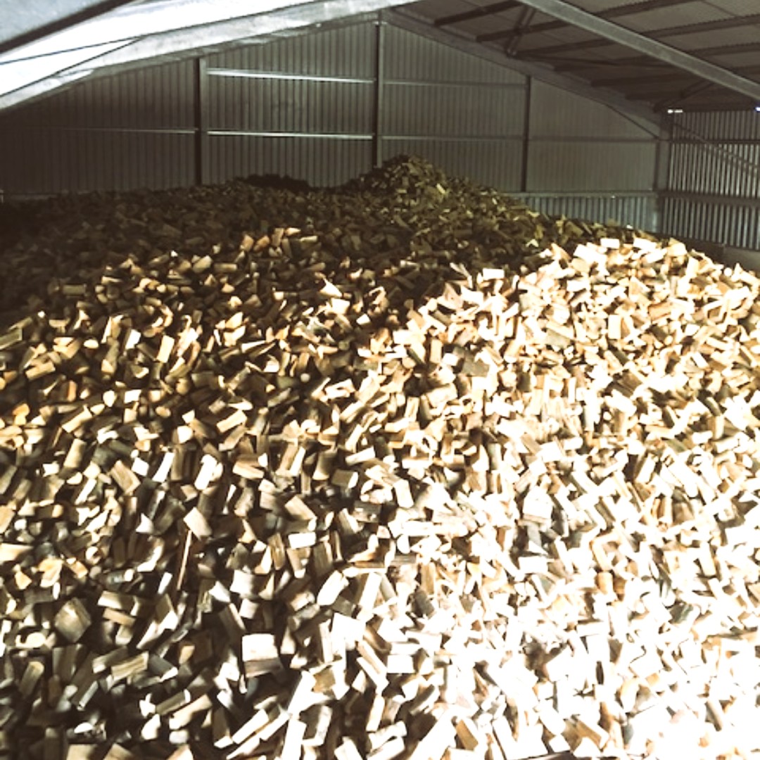 ford_logs's tweet photo. We are fully compliant with the latest #DEFRA, #Woodsure and #HETAS Government pollution and #emissions legislation for firewood suppliers.
And we've got a LOT of #LOGS ready for delivery to you!
What a beautiful sight!
#getreadyforAutumn #fordlogs
https://t.co/UIbgwORxpq https://t.co/PjFiVQHJX2