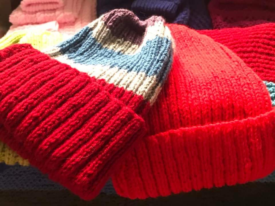 Cosy colours today 💚 created and donated to refugee children ❤️ our wonderful knitters... are still knitting !! #kindness #knitterswednesday @EdinDirectAid