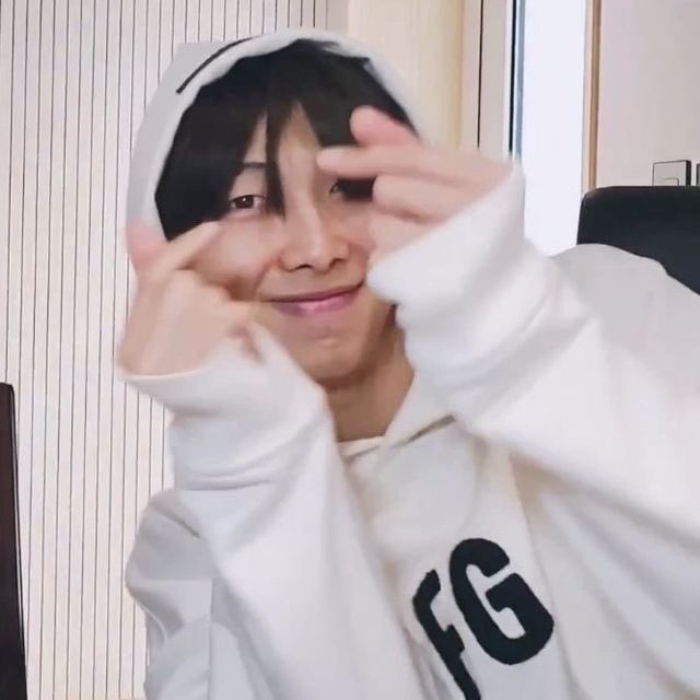 btsendles's tweet photo. Güüüünaaaaydııııın Army #ExaBFF #ExaARMY @BTS_twt https://t.co/nWA8959gLX