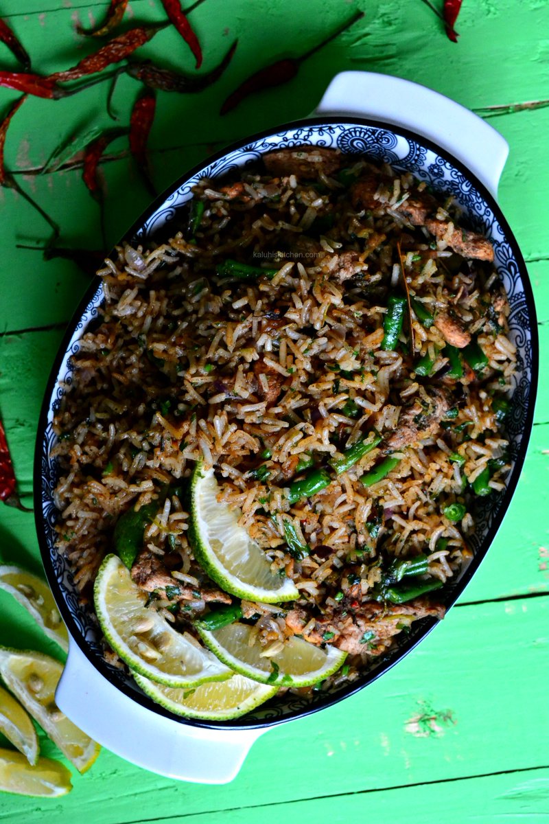 Nataka four volunteers wakuje tusafishe hii bowlful of my chicken and frenchbean fried rice mara moja!!!!!This was one of the most loved recipes of 2019: , let us do a lil quick thread on it