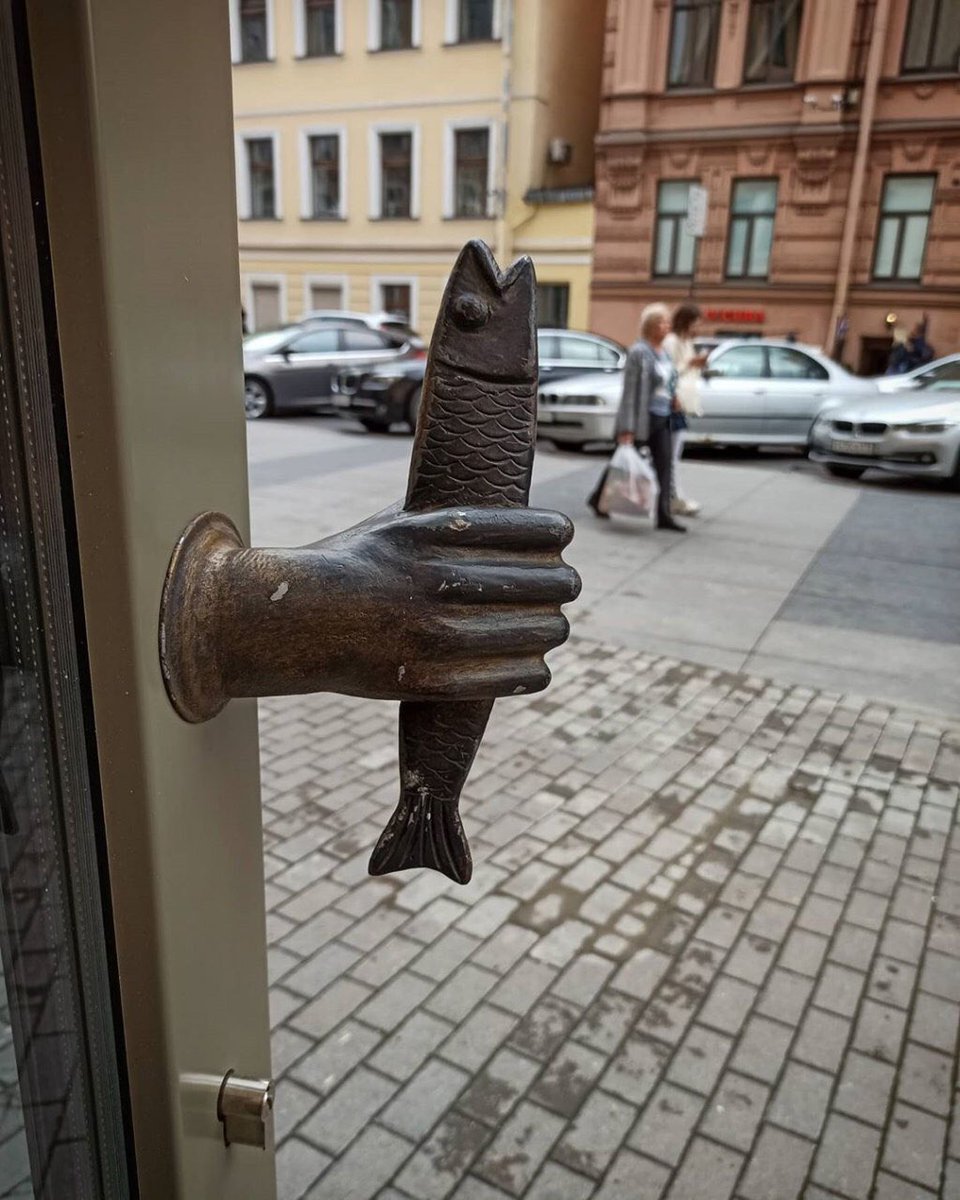 Wild_SPb's tweet photo. А вам попадались эти или другие оригинальные дверные ручки в Петербурге? 👋🏻 https://t.co/scd9Vw55kJ