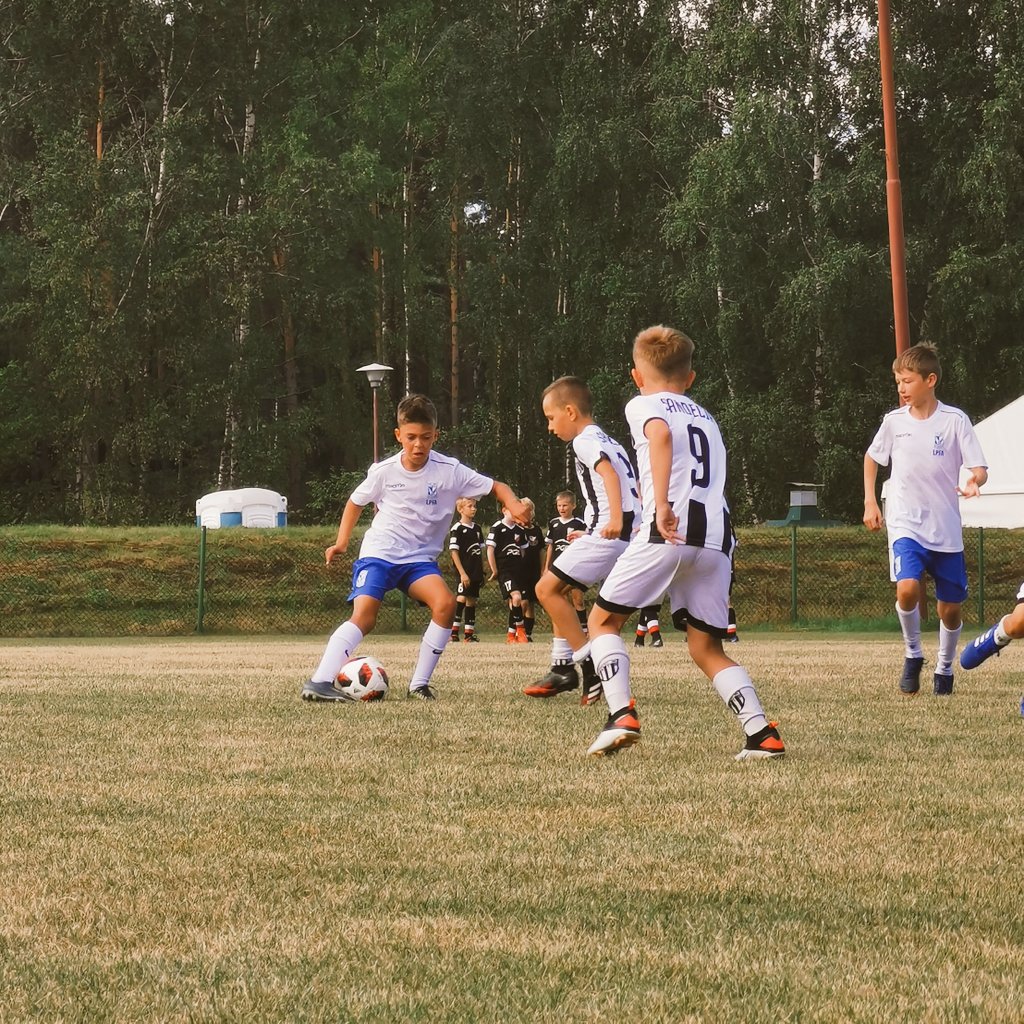 KibiceRazemLP's tweet photo. Drugi mecz za nami. Niestety młodzi zawodnicy z Sandecją Nowy Sącz wygrywają 3:1. Zajmujemy ostatnie miejsce w grupie i czekamy na pojedynek z trzecim zespołem grupy B. https://t.co/zKn0Aq6cZL