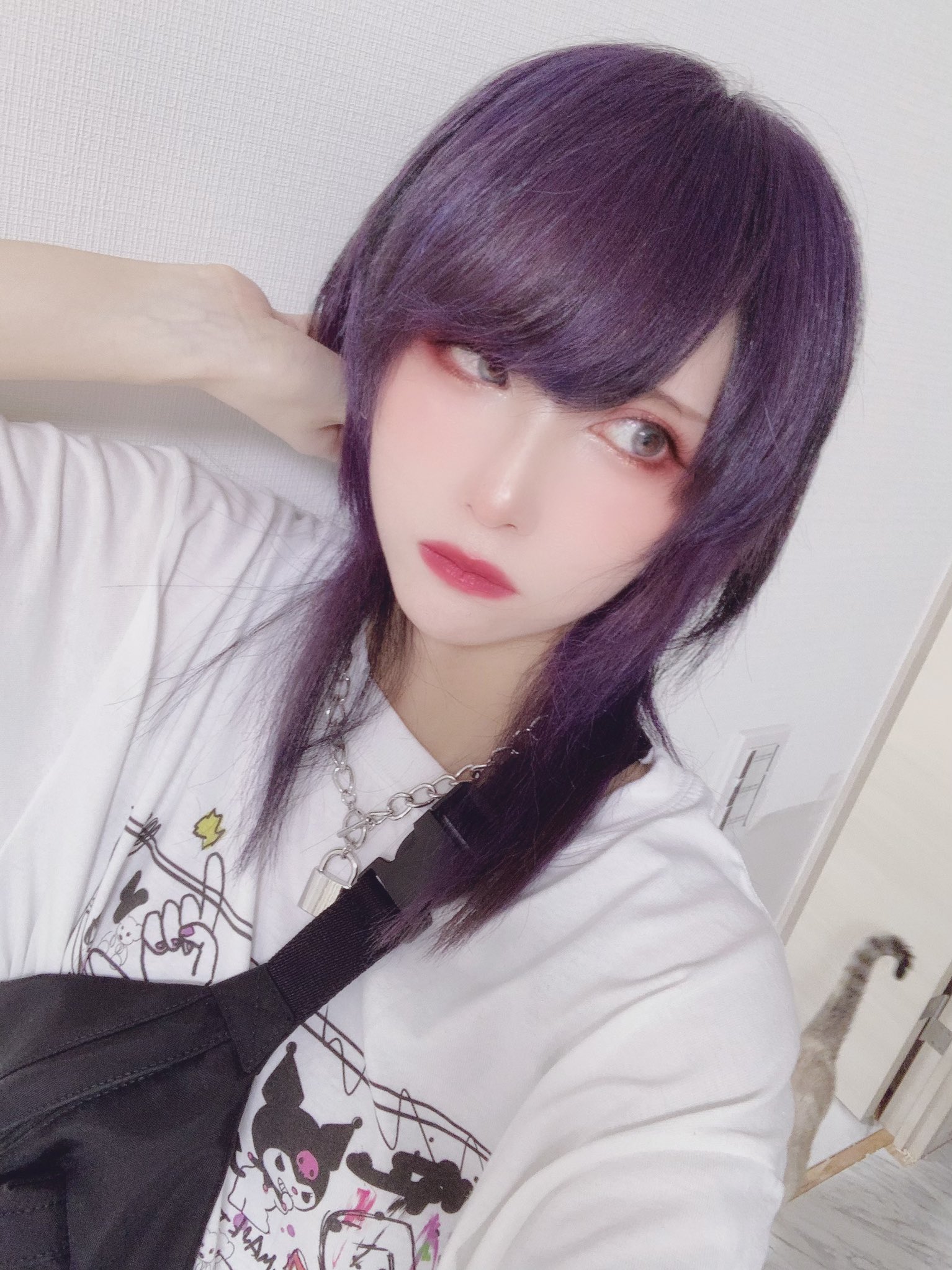 Twitter 上的 青木志貴 Atsutoshiさんのとこで髪綺麗にしてもらいました 約10ヶ月ぶり くらいのブリーチは大手術すぎたのですが 流石の技術に感謝しかない 3 ヽ 今濃い目の紫と黒メッシュだけど色落ち楽しみ 後ろにしましましっぽの妖怪が写ってるな
