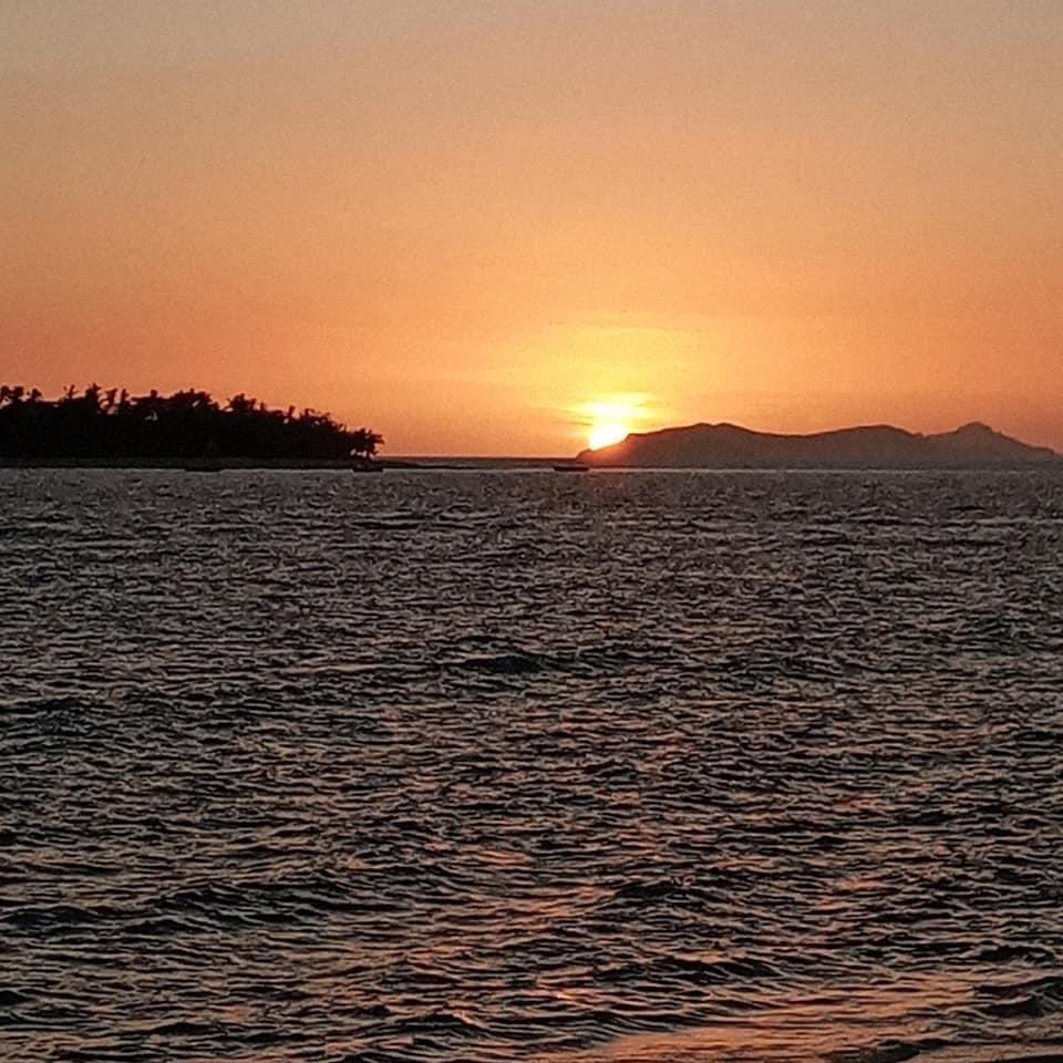treasure_fiji's tweet photo. Spectacular Spectacular sunset to see...so we thought to share it with you...
#treasureislandfiji #sunset #fiji 
📷 Henry https://t.co/bbXNPQd6SH