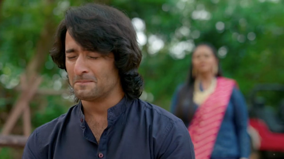 Whom he admired his all life, actually he was living in a bubble..a bubble of a happy life, the bubble broke when the Truth came out..He didn't even get chance to show his pain, cos the next day meenu asked him to choose between his brother & mishti. #YehRishteyHainPyaarKe  #Abir