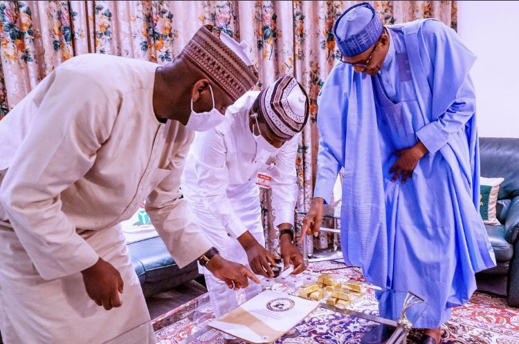 1. Now the North has claimed the gold as their “spoils,” & called it their “GOLD!!” They have hailed their sons Buhari & the governor of Zamfara State, Bello Mattawalle, for mining the gold in his state, & presenting some in Gold bars to Buhari at the Villa.