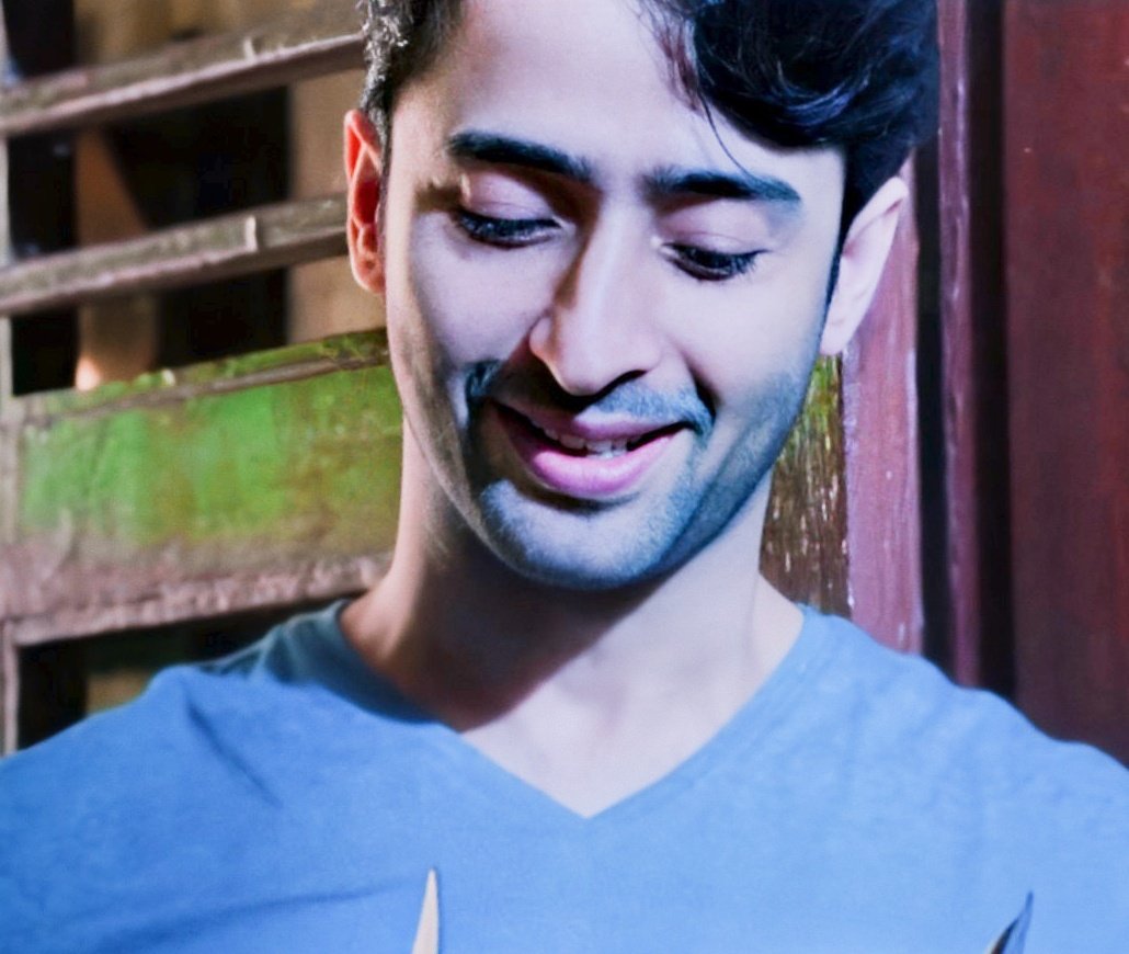 His Feelings his thinking is wrong, cos yaa he isn't thinking about today but thinking for their future, he is despo for baby, cos he Wanted to live his childhood through his baby, ppl say they made Abir Rajvansh so perfect that it hurts to  #ShaheerAsAbir  #YehRishteyHainPyaarKe