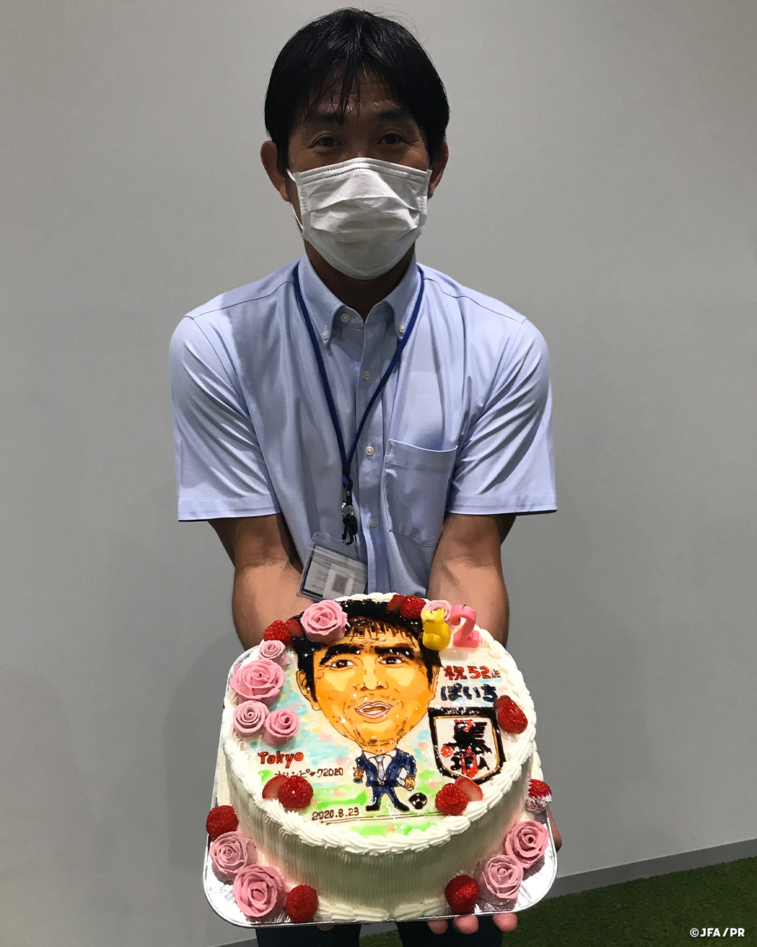Twitter 上的 サッカー日本代表 8月23日は 森保一 監督 52歳の誕生日でした 昨日 Jfaのスタッフから似顔絵入りの誕生日ケーキを贈りました Happy Birthday Samuraiblue U23日本代表 Daihyo Jfa T Co Qafmvkf3bh Twitter