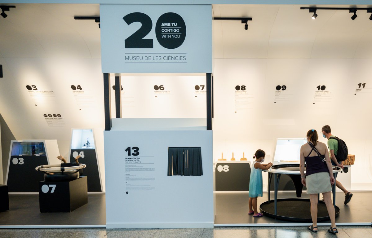 20 amb tu, contigo, with you...
 
Recoger 20 años tan ajetreados en una exposición es casi imposible, pero lo hemos intentado. Estos días hablaré de ella. Una muestra que todo el mundo puede visitar en el Museu de les Ciències. València.