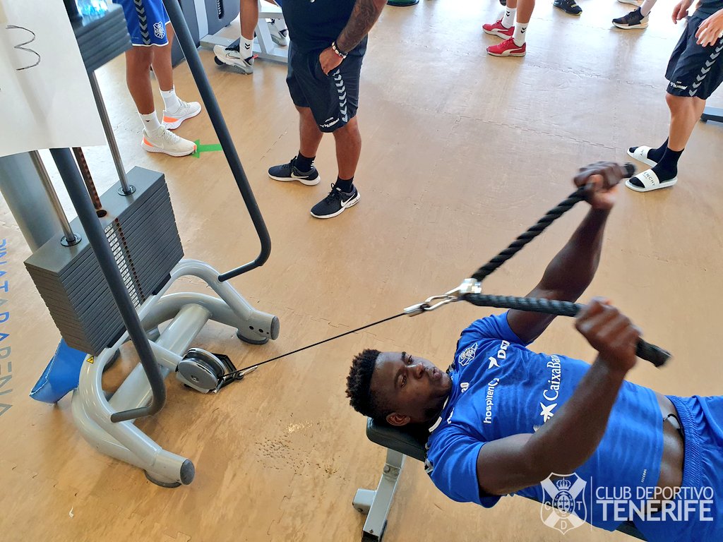 CDTOficial's tweet photo. ¡Buenos días, #blanquiazules!

🏋️‍♂️ La primera parte del entrenamiento matinal de hoy se completó en el gimnasio de @PinatarArena 💪.

#PretemporadaCDT #SiempreCDT https://t.co/eB3x4ppxPT