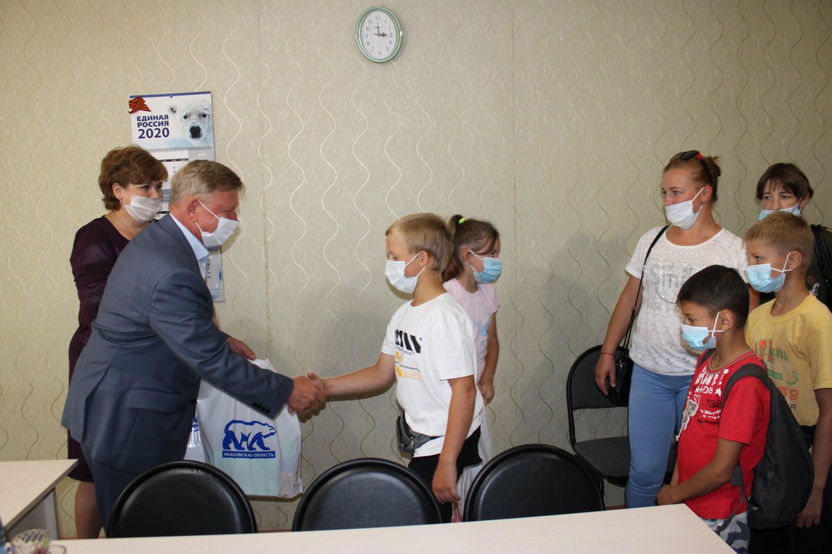 В преддвеии нового учебного года "Единая Россия" традиционно проводит благотворительную акцию  #собериребенкавшколу.  25.08.2020 г. в МОП Савинского муниципального района #ER37 в преддверии нового учебного года