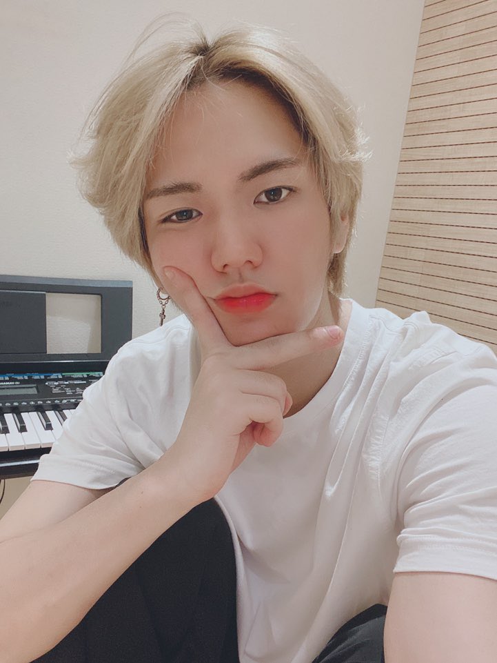 UP10TION's tweet photo. 연습 환🥰 #업텐션 #환희 https://t.co/8a1xWowZbn