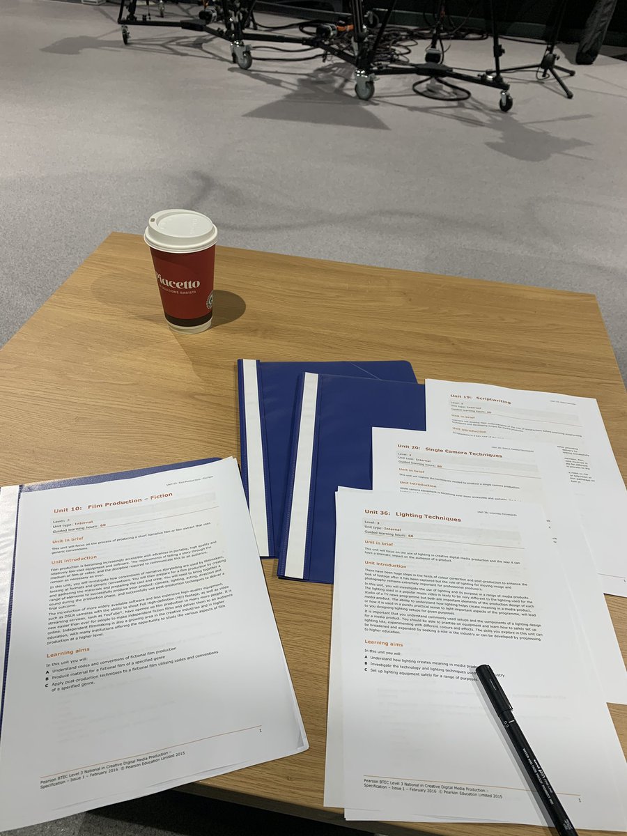 gary_rose's tweet image. Which two will make the blue folders?

🤔

#Lighting
#ScriptWriting
#SingleCamera

#FilmProduction

#BTECCDMP