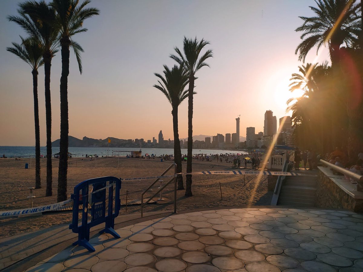 Beninter's tweet image. ⚠️ Since last Tuesday new security measures have been introduced in the #ValencianCommunity. 🌙 Nightclubs have been closed, ⛔️ smoking is not allowed on the streets or outdoors unless a 2 metre distance can be guaranteed and 👫 group meals are limited to 10 people per table.