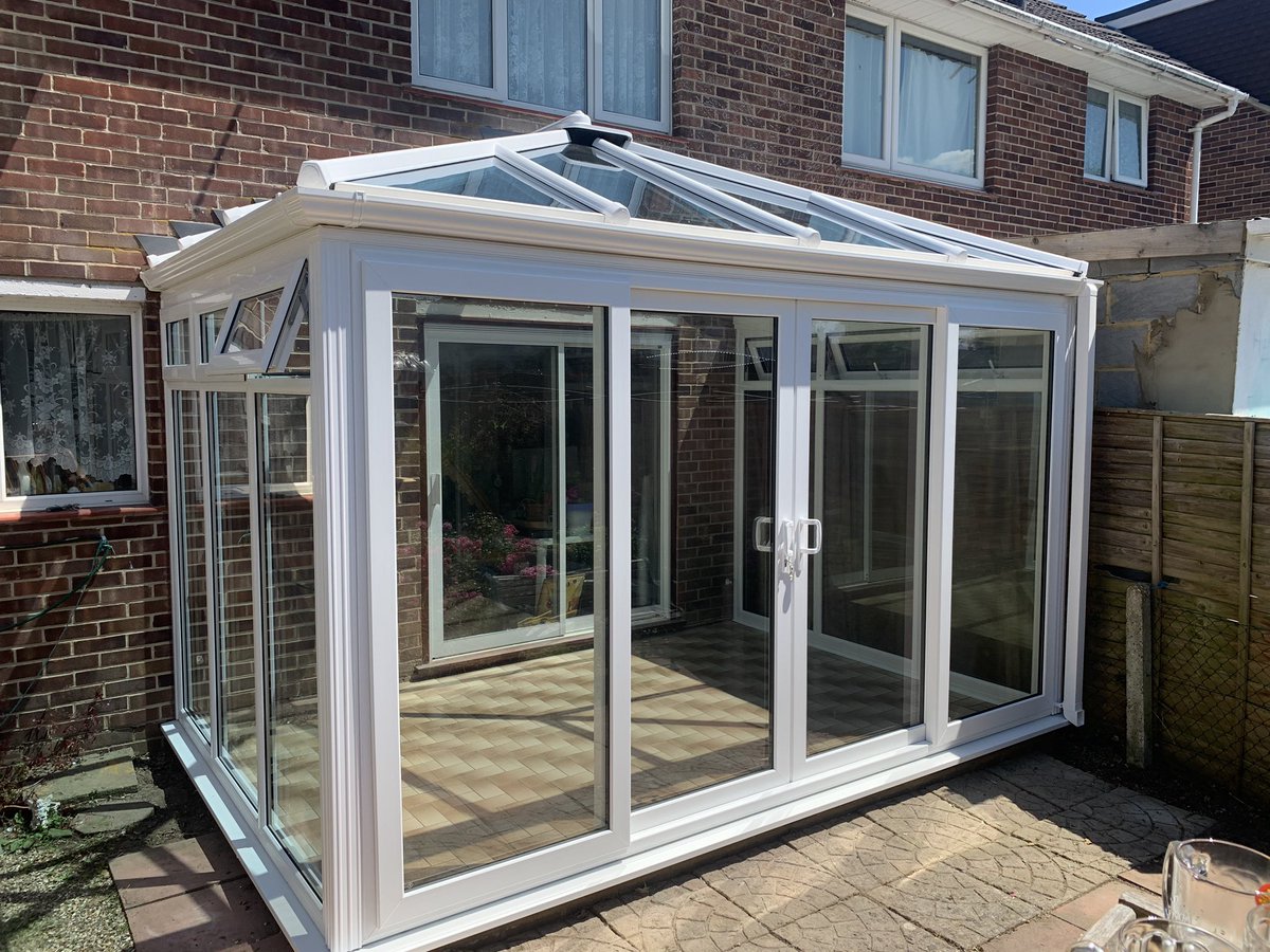 BarongWindows's tweet photo. Out with the old in with the new! Another #ReplacementConservatory installed in #Redhill #Surrey #Ultraframe roof with #Kommerling #uPVC Frames by #Barong #EastGrinstead #WestSussex #ConservatorySussex #WindowsSussex #DoubleGlazing #Replacementwindows https://t.co/FOr8rYVVUk