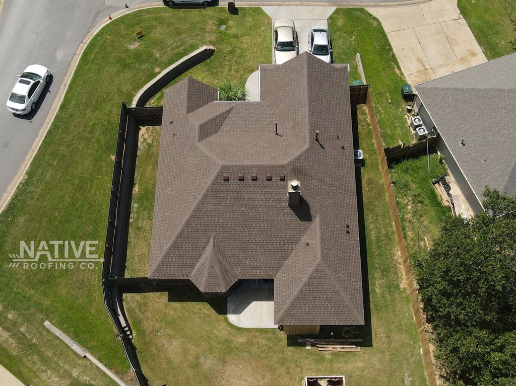 NativeRoofing's tweet photo. Not a view you see of your home everyday. Make sure you’re taking care of the roof over your head! Contact us today for FREE inspections and estimates! (918) 552-0655

#roofing #roof #contractor #oklahoma #construction #nativeroofingco https://t.co/qOZMuMBMR6