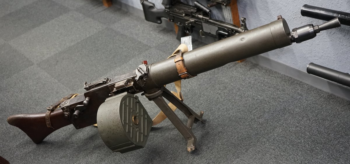 長くて、重い銃 ヴィッカース重機関銃 - Wikipedia