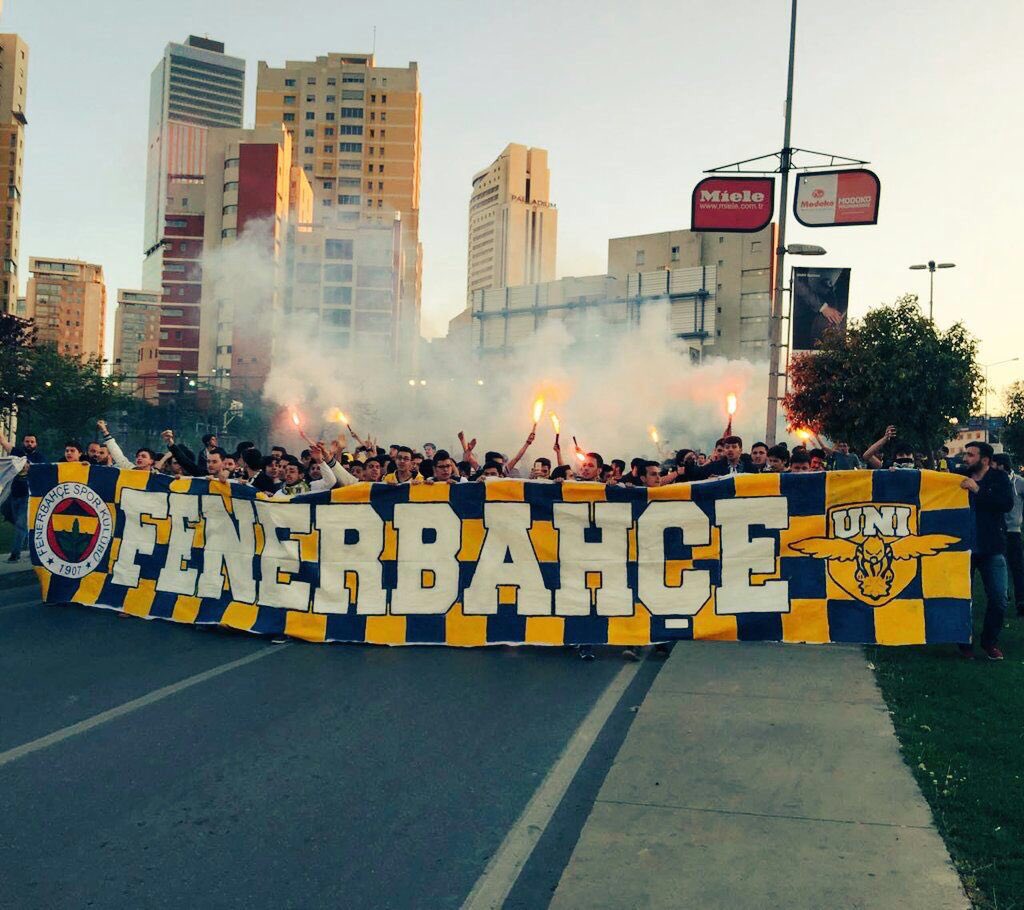 ONURLU SEVDANIN KAMPÜSLERDEKİ BEKÇİLERİ!

Fenerbahçe’nin üniversitelerdeki en büyük örgütlenmesi ve teminatı olan alt grubumuz <a href="/unigfborg/">UNIGFB</a> ’a sen de katıl. Üniversite'nde kendini yalnız hissetme. #UNIGFBseniçağırıyor