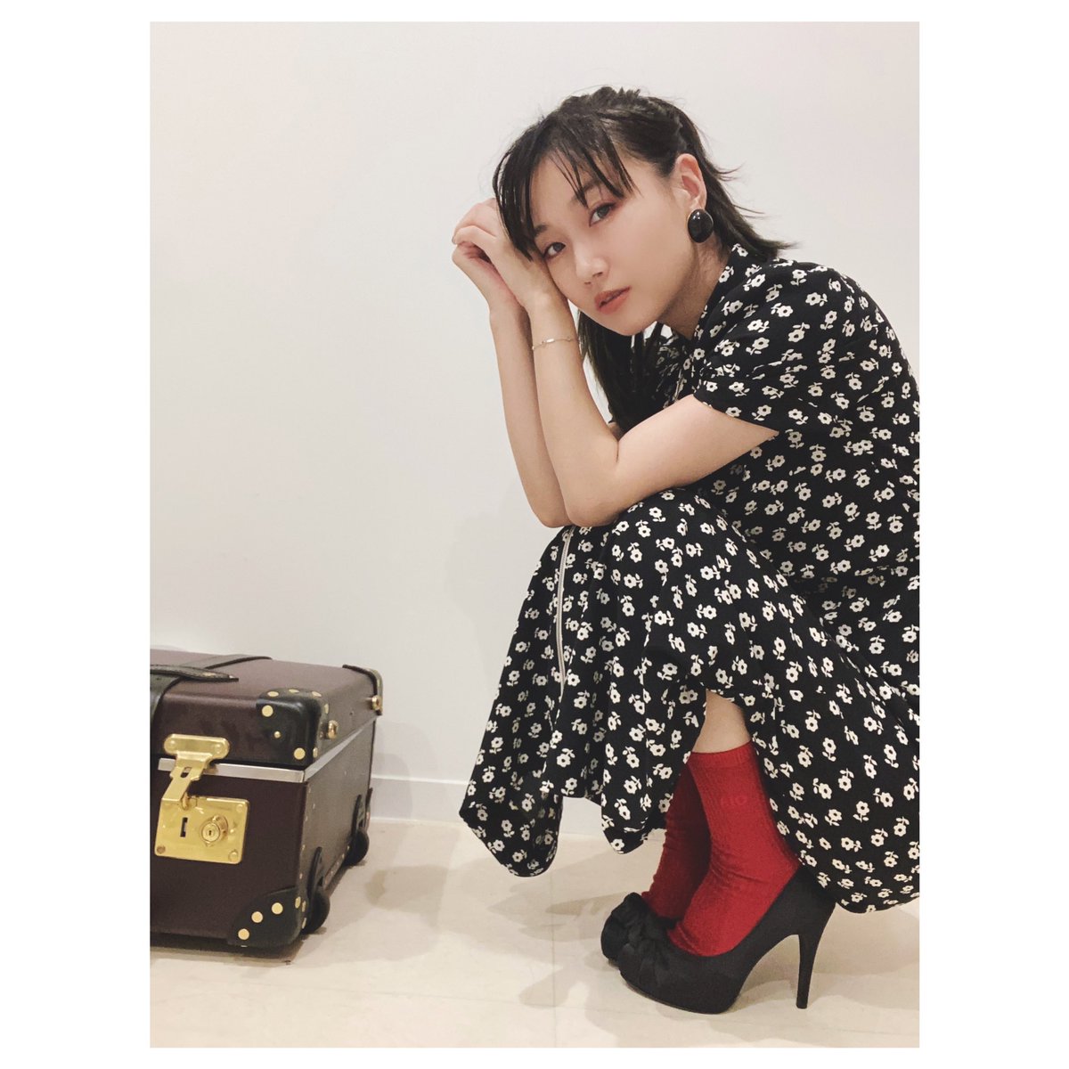 大塚 愛 Love Is Bornグッズ 続いては Aioさんの赤い靴下 です 黒い靴下に違和感を感じる私は赤い靴下ばかり そこでつくりました Aioが刺繍されています 8 28 金 12 00 Love9cubers Shop Mu Mo Shopにて販売 Aio T Co 2w2kwskfps