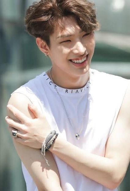the shirt the arms the smile everything is pure perfection #ATEEZ    #에이티즈    @ATEEZofficial  #MINGI