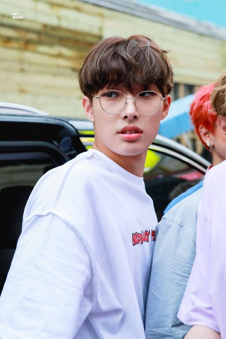 okay ending this thread with specs mingi bcs he is so soft #ATEEZ    #에이티즈    @ATEEZofficial  #MINGI