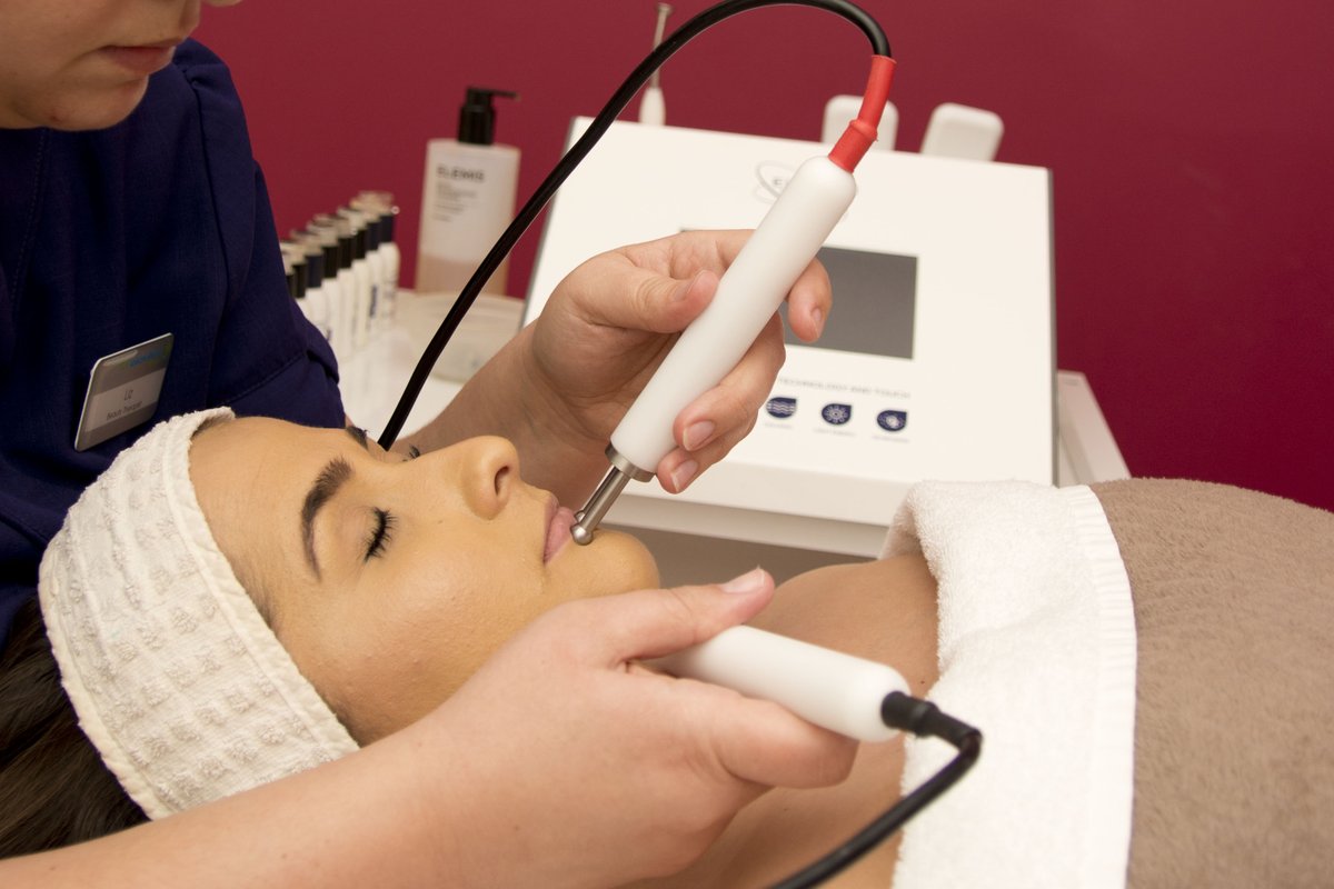 AztecSpaTQ's tweet photo. @Elemis #Biotec facials are contact free as they use a multitude of massage tools to deliver a highly scientific treatment like no other! Perfect #CovidSecure treatment! @DevonLiveNews #IAmOpen (Images taken pre-lockdown. Full #PPE will be worn by our therapists) #Torquay #Torbay https://t.co/RNEuVUdTJE