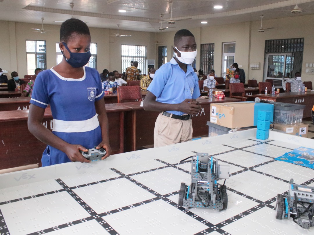 Bountiful_STEEM's tweet photo. In line with our mission to promote STEM education in Africa we donated STEM robotics kits worth over GHS50,000 to the Atiwa West District last week.
A partnership with us is indeed a partnership to move society forward.
#corporatesocialresponsibility #socialinterventions #STEM https://t.co/s28msiTur4