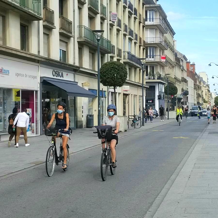 nathalieappere's tweet photo. Les aménagements cyclables transitoires sont maintenus jusqu'à fin septembre. Depuis le #déconfinement, ils ont rencontré leur public avec +15 à 20% de trafic cycliste. Pour prendre la bonne décision pour #Rennes, l'expérience doit se poursuivre hors période estivale. https://t.co/OlHe0ePMS3